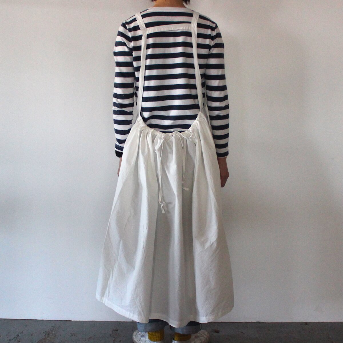 Yarmo /ヤーモ シャンブレーコットン Bib Apron Dress 18SS (white) | Bowl Pond Platz